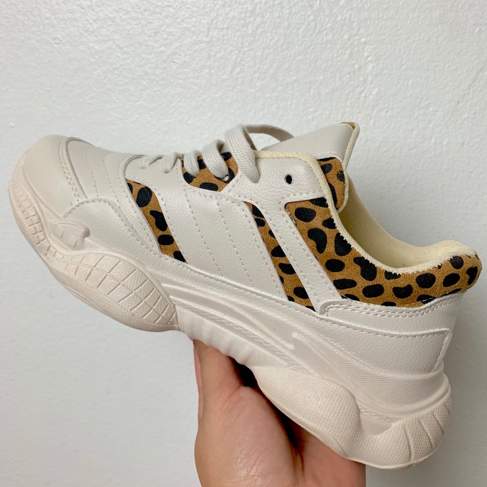 Woman shoes